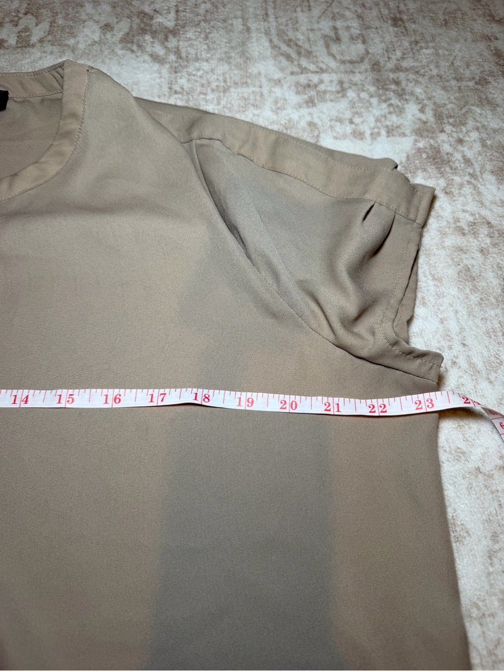 B Flawless Taupe Split Neck Short Sleeve Blouse Women’s Large - Picture 6 of 6